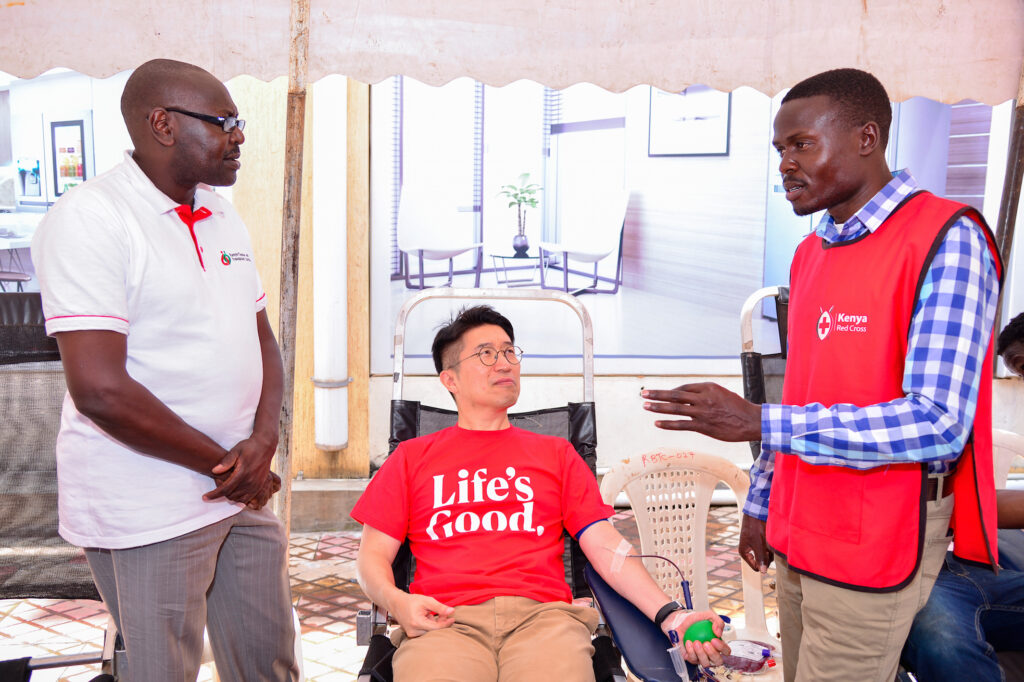 LG Electronics EA Managing Director, Dongwon Lee (Centre) participates in the Life's Good Blood drive held at Kenrail Towers. Joining him are (L-R) Kenya Tissue and Transplant Authority (KTTA) Regional Manager for Nairobi Region, Festus Koech, and Red Cross Kenya Blood Donation Coordinator for Nairobi County, Bradley Namulanda. This initiative aims to combat the rising blood shortage in the country.