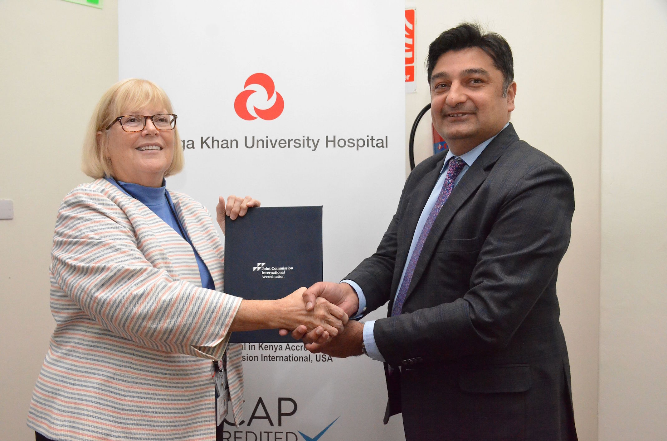 Aga Khan University Hospital Chief Executive Officer Rashid Khalani (right) receives the preliminary audit report from Dr Courtny Cosby (left), a Joint Commission International (JCI), surveyor, following the completion of a 2-day audit process for the hospital’s heart attack programme. The Hospital has for the second time been certified as a Centre of Excellence for the management of heart attacks by JCI, the recognized global leader in health quality standards.