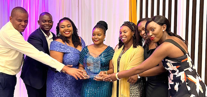 Family Bank Head of Service Excellence Joyce Mwangi (3rd R) & her team receive the Best Internal Customer Experience award at the 2023 ICX Service Experience Awards.