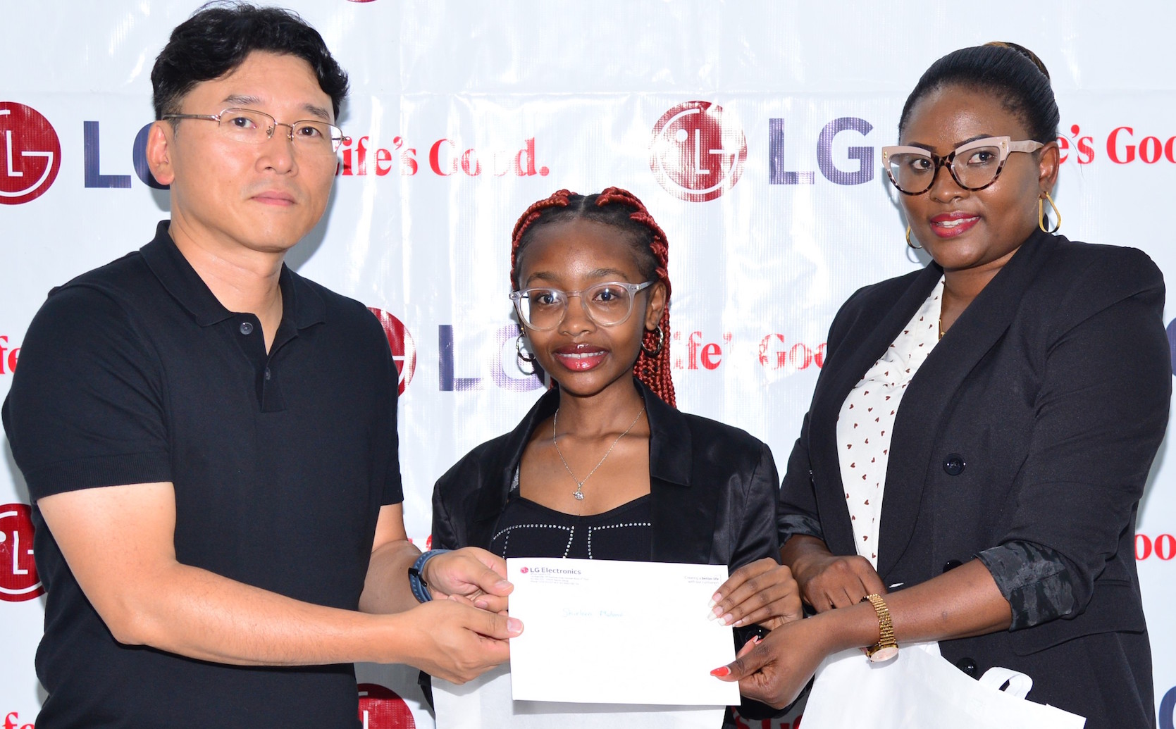 L-R), LG Electronics HA Product Manager Junho Seo presents shopping vouchers to the winners of the #LGDressUpChallenge, Shirley Ndanu Mutula and Margaret Oyaro, during an exclusive ceremony held at LG offices. The challenge invited Kenyans on social media to impersonate their favorite Playmobil characters (JJ, Henry, or Nora) while adding their unique creative twists to their narratives.